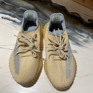 Yeezy 350 v2 in linen